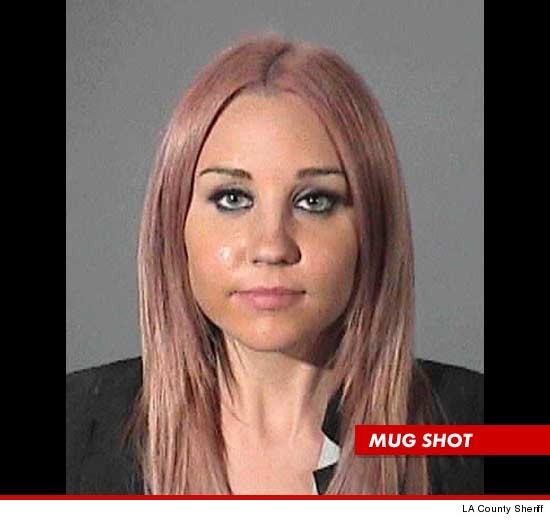 0406-amanda-bynes-mug-2