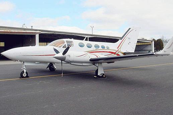 4-3-12-Cessna-414A-1980_full_600