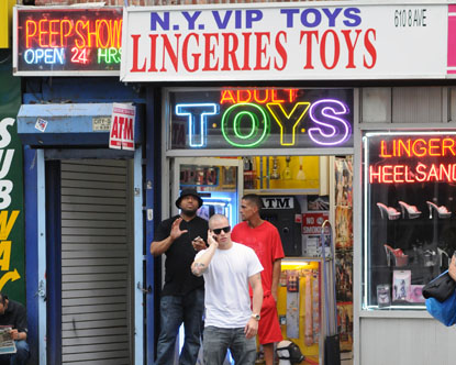 Exclusive - Casper Smart Visits A Peep Show One Day Before J.Lo's Birthday